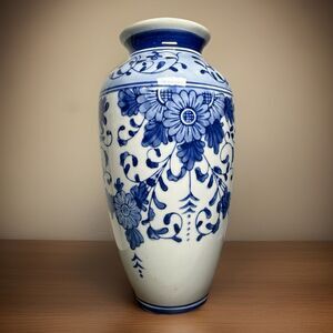 Mexican Delft Oriental Style Pottery Cobalt Blue & Whire Porcelain Vase 8.25”